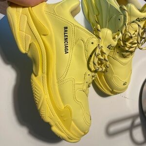 Zapatos Balenciaga Originales….modelo TRIPLE S….Size 9.5/42 Casi nuevos….
